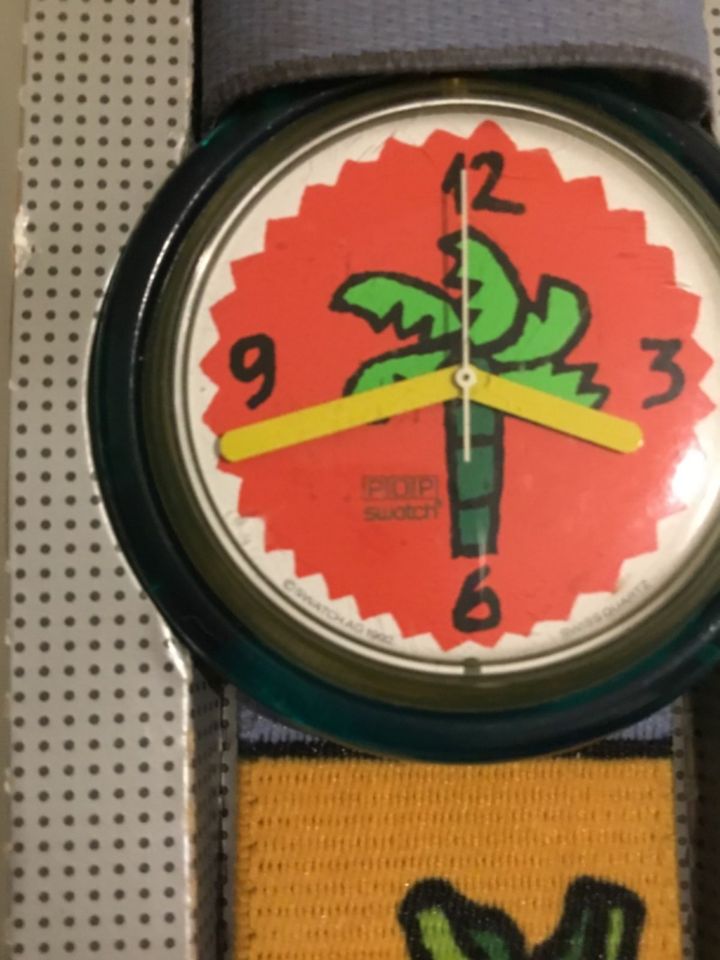 Für Sammler und Uhrenträger  POP Swatch mit Zertifikat in Engen