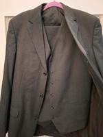 Herren Anzug Gr.M  3 teilig   Hugo Boss   Top Zustand Berlin - Charlottenburg Vorschau