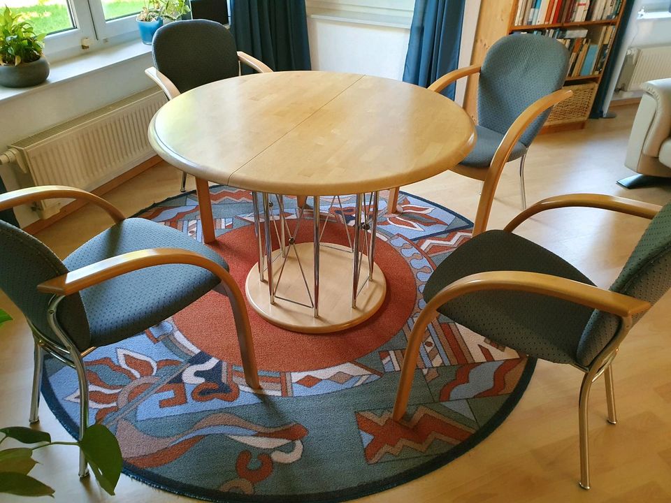 Esstisch mit vier Stühlen in Bersenbrück