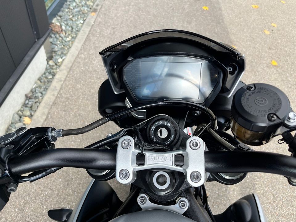 Triumph Street Triple 765 R in Oy-Mittelberg