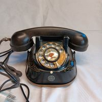 Altes Telefon mit Wählscheibe, Bakelit / Metall, Sammlerobjekt München - Moosach Vorschau