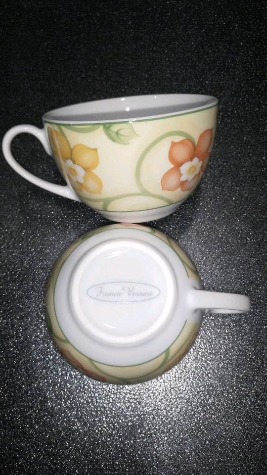 Schöne Tasse mit Blumenmuster von Franca Versari 2 Stück vorhand. in Welzheim