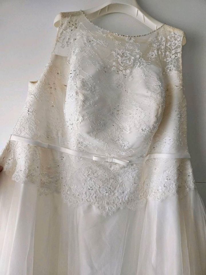 Brautkleid, Marke Weise, Größe 52 in Eime