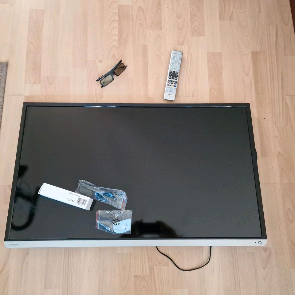 Fernseher Toshiba 3D TV 40L5445DG in Drolshagen