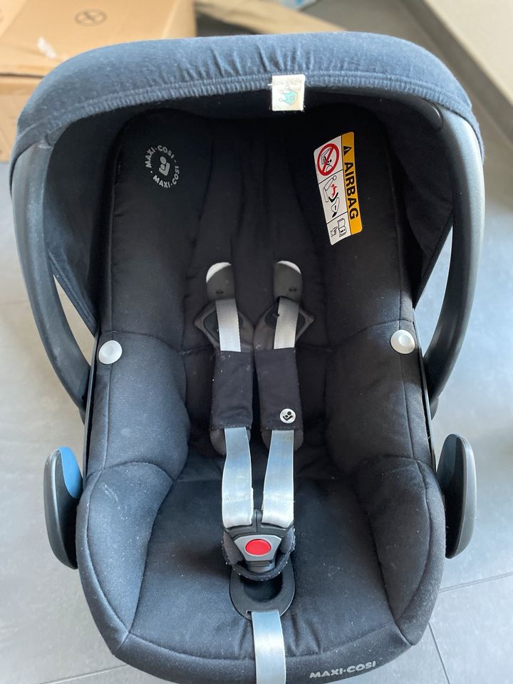 Maxi Cosi Pebble Pro i Size mit newborn Einsatz in Ellhofen