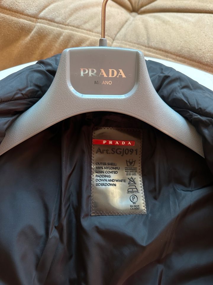 Prada Daunenjacke 46 S-M Schwarz in Weil am Rhein