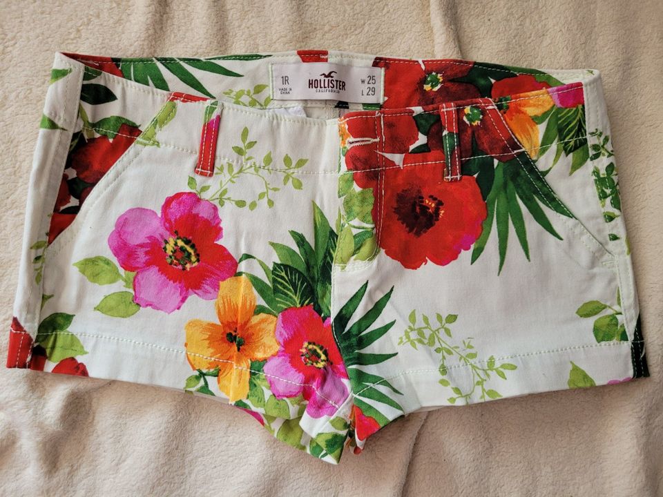 Hollister Shorts, Blumen-Print , bunt, Gr.1R (25/29) in Frankfurt am Main