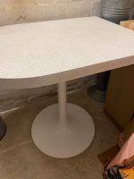 Tisch mit weißem Aluminium Fuß Niedersachsen - Langenhagen Vorschau