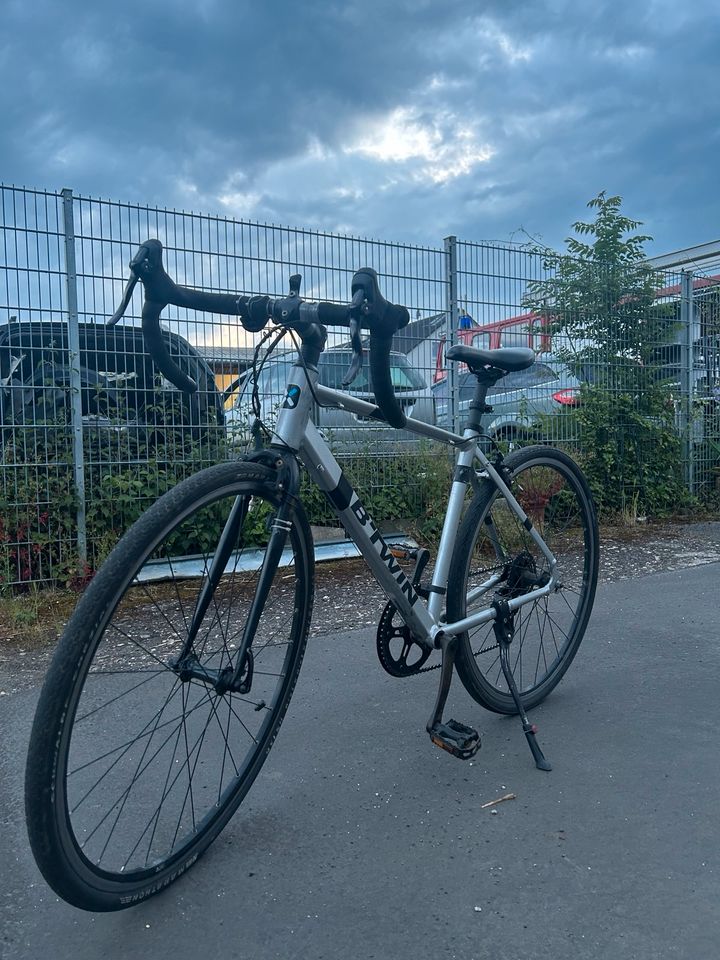 Rennrad B-twin in Köln