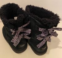 UGG schwarz mit Schleifen Gr. 37 Bayern - Eckersdorf Vorschau