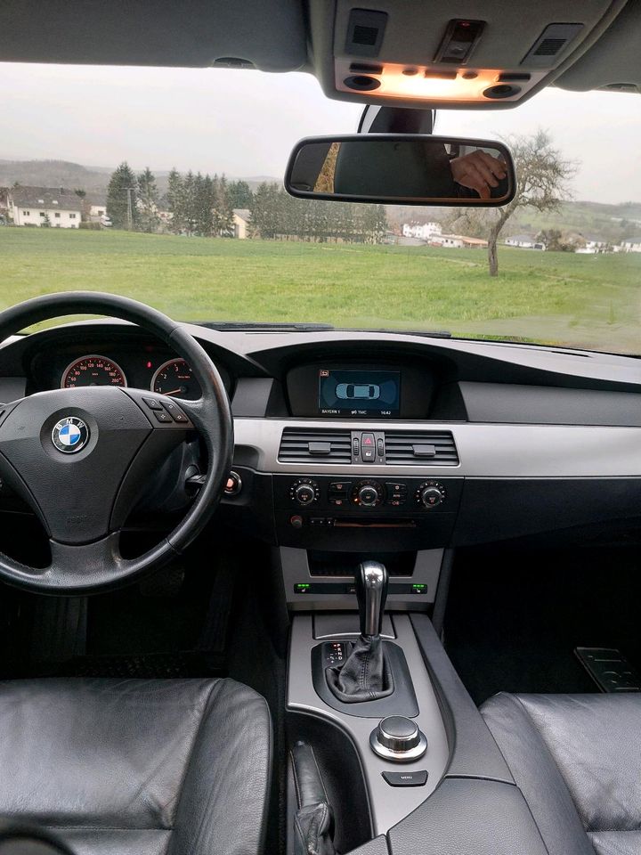 BMW E60 523i VFL AUTOMATIK in Merenberg