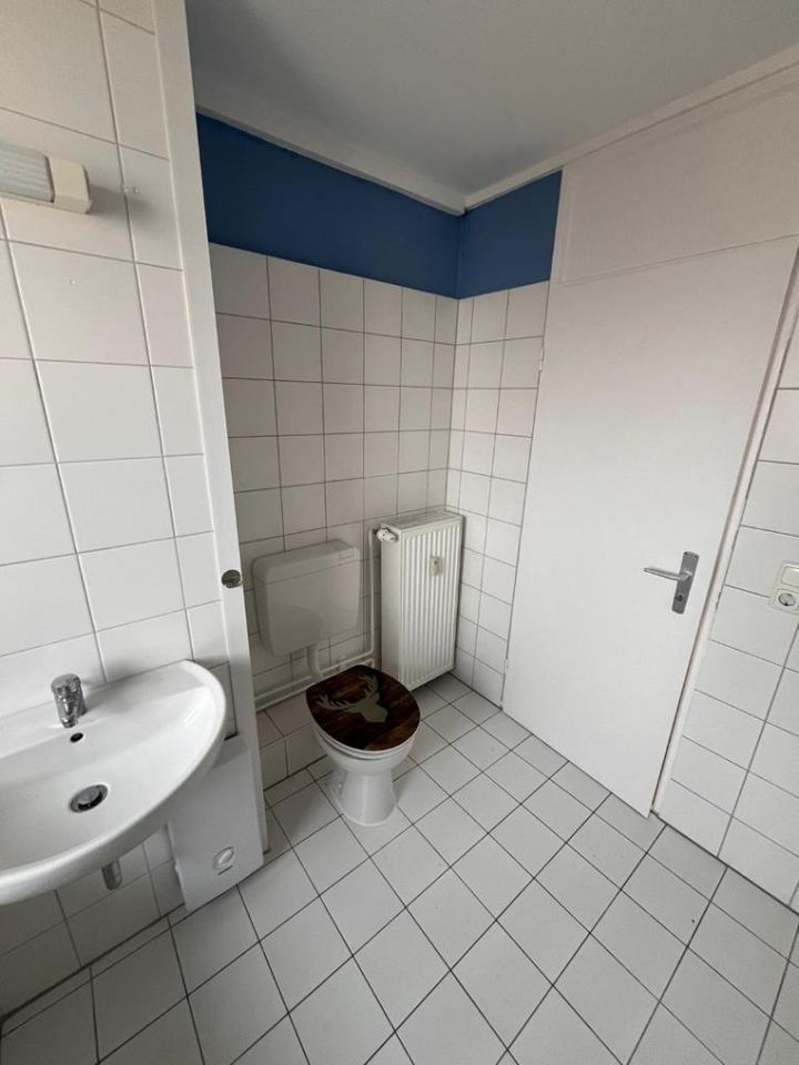***Wunderschöne - renovierte - Wohnung in ruhigem Haus*** 3 ZKB + Balkon + Fahrstuhl** in Helmstedt