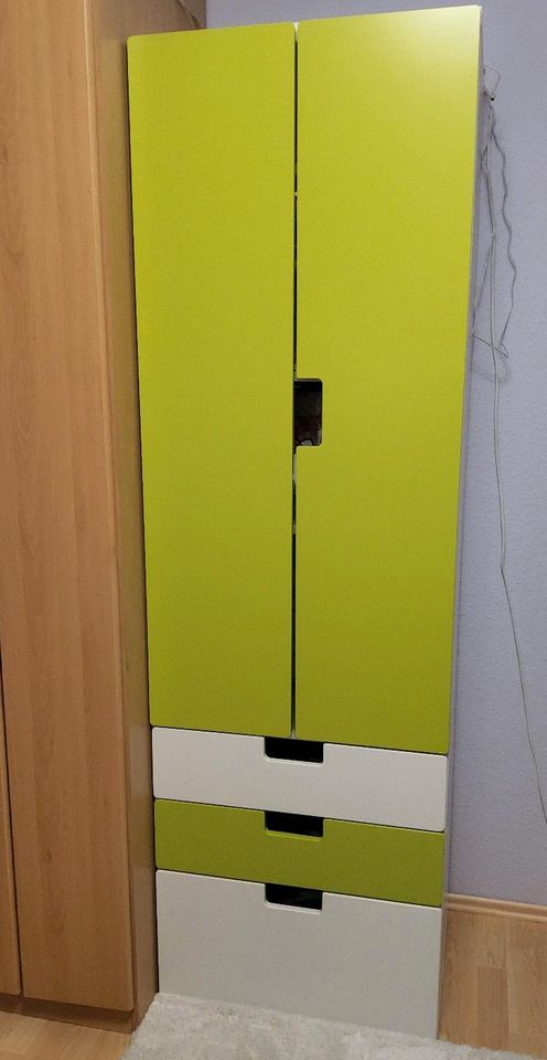 IKEA Kinderzimmer Schrank SMÅSTAD/PLATSA weiß/grün in Ammerndorf