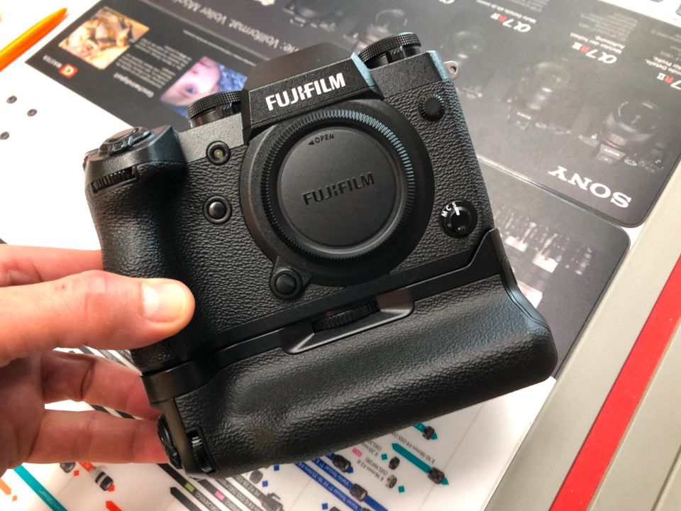 Fujifilm X-H1 Power Booster Grip Set * Gelegenheit! in Ulm
