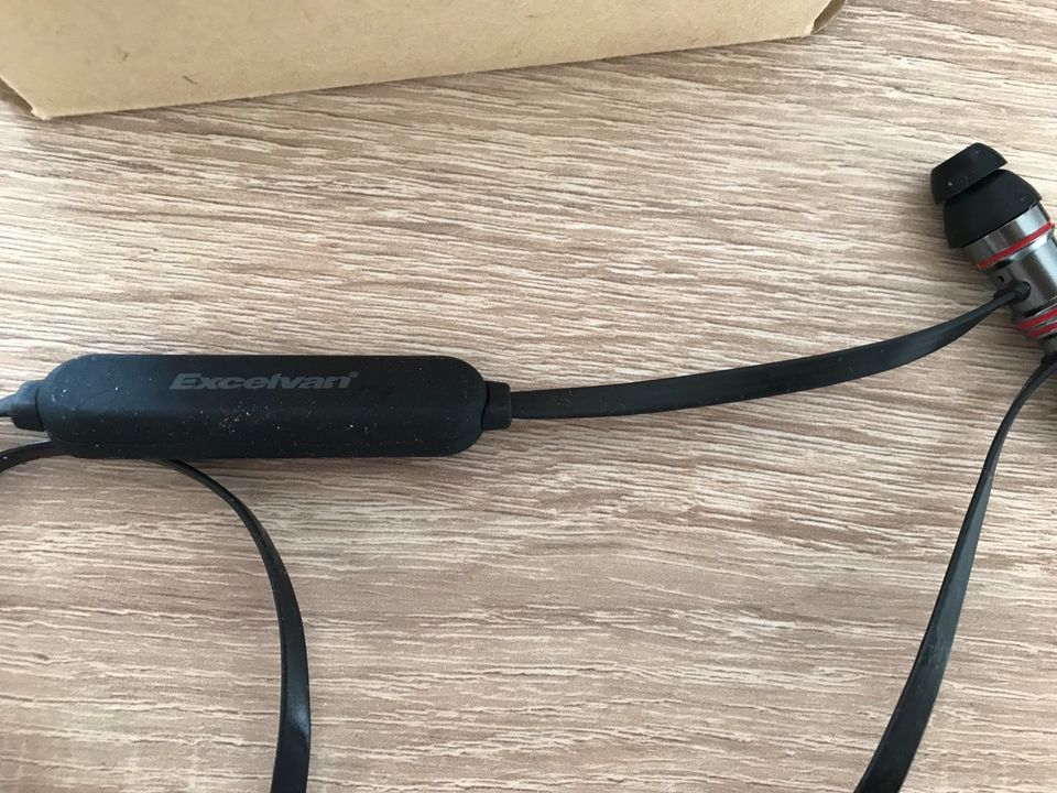 Bluetooth Kopfhörer schwarz von Excelvan in Unlingen