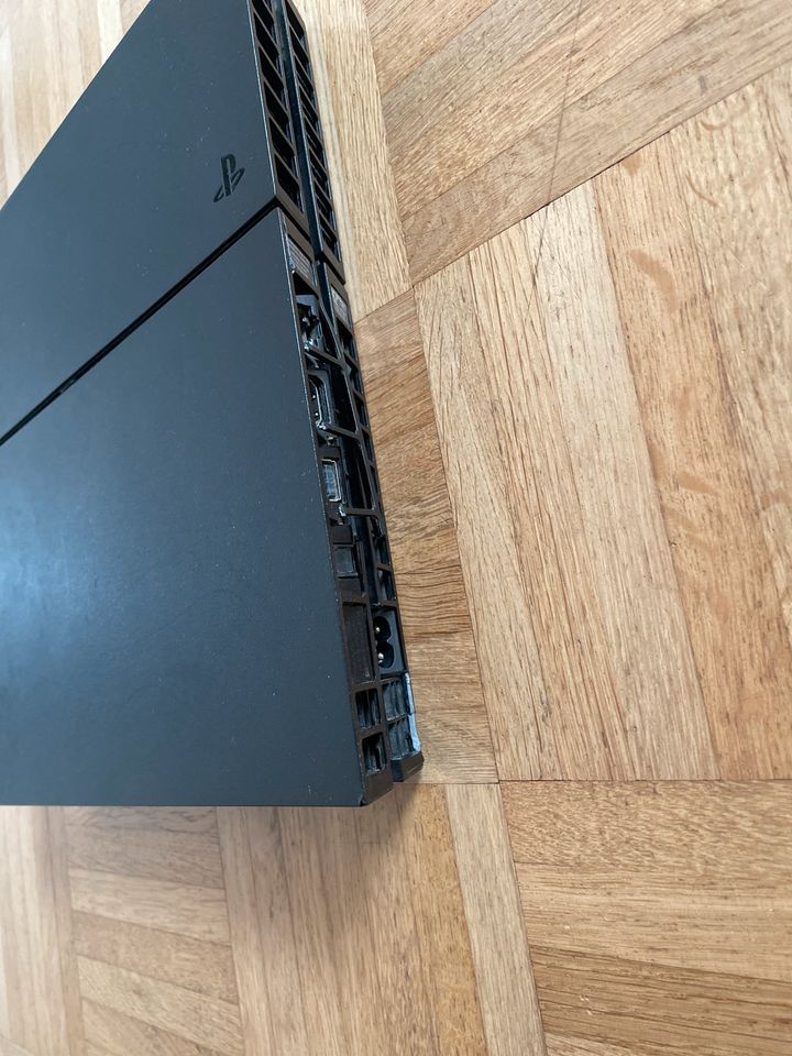 PS4 CUH-1216A mit 500GB (PlayStation 4) defekt in Braunschweig