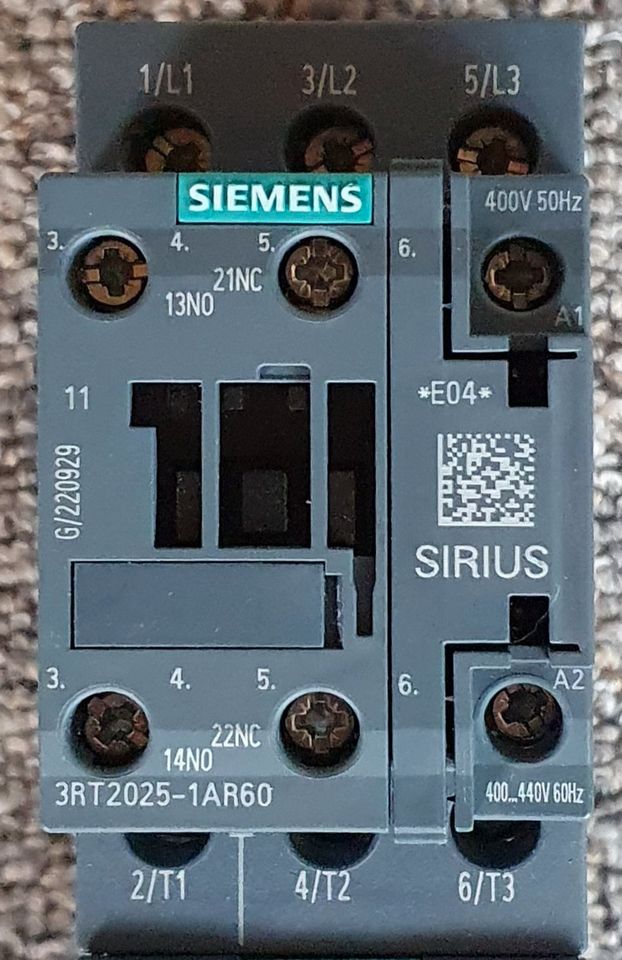 Siemens Schütz 3RT2025-1AR60 und Überlastrelais 3RU2126-4AB0 in Alzenau