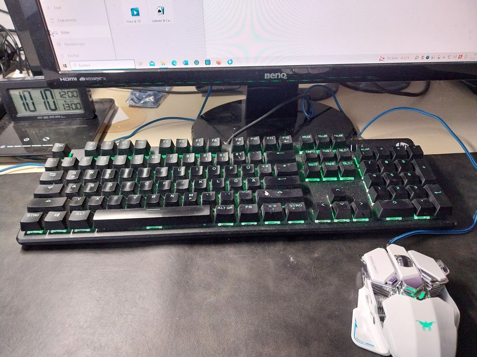 HP Mini Desktop PC mit Monitor u. beleuchtete Tastatur u. Maus in Blaubeuren