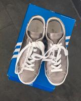 Silberne Adidas Schuhe (Gr. 37 1/3) Hessen - Korbach Vorschau
