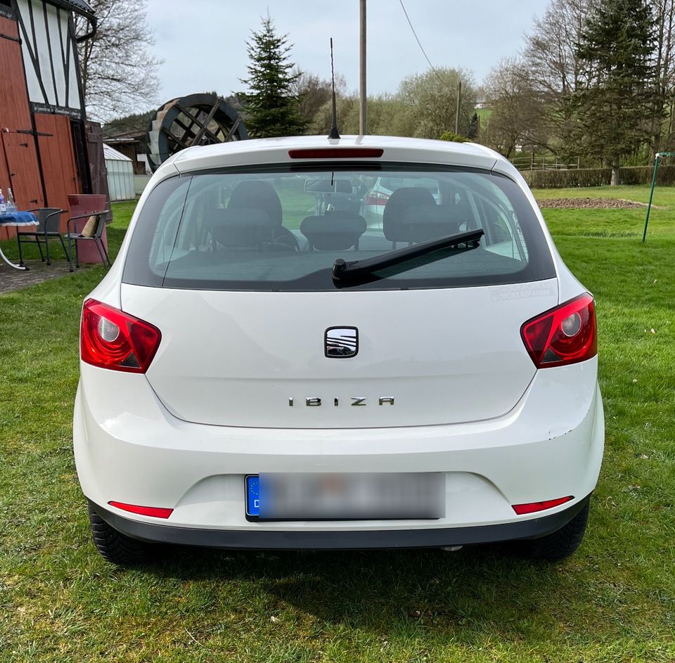 SEAT Ibiza 1,2 ST Style top achtfach bereift mit Alufelgen in Bad Berleburg