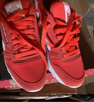 Rötliche Turnschuhe sneakers Mecklenburg-Vorpommern - Ferdinandshof Vorschau