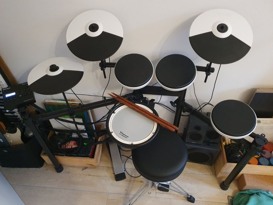 Roland TD-02KV V-Drums Kit E-Drum-Set Bundle - wie neu / ohne OVP in Leipzig