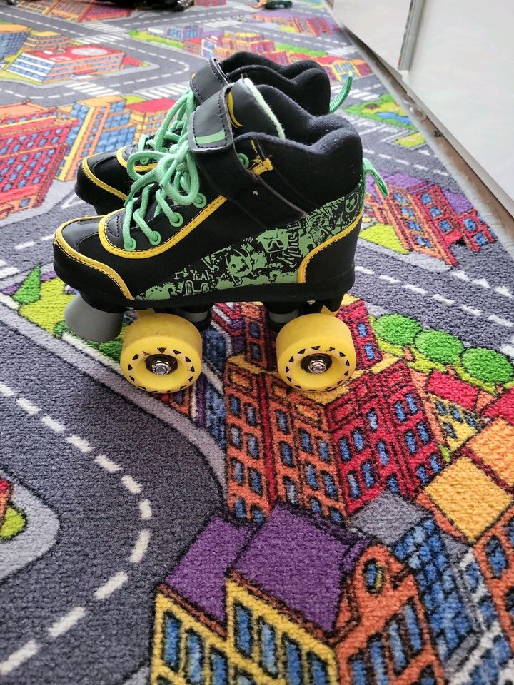 Inlinier Roller, Rollschuhe,gr.29-30,6-8 Jahre in Berlin