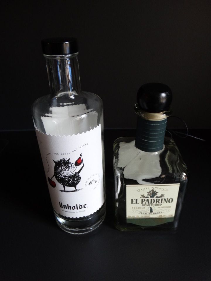 2 leere Flaschen Tequila Unholde eckig Motiv Deko Basteln Sammler in Leipzig