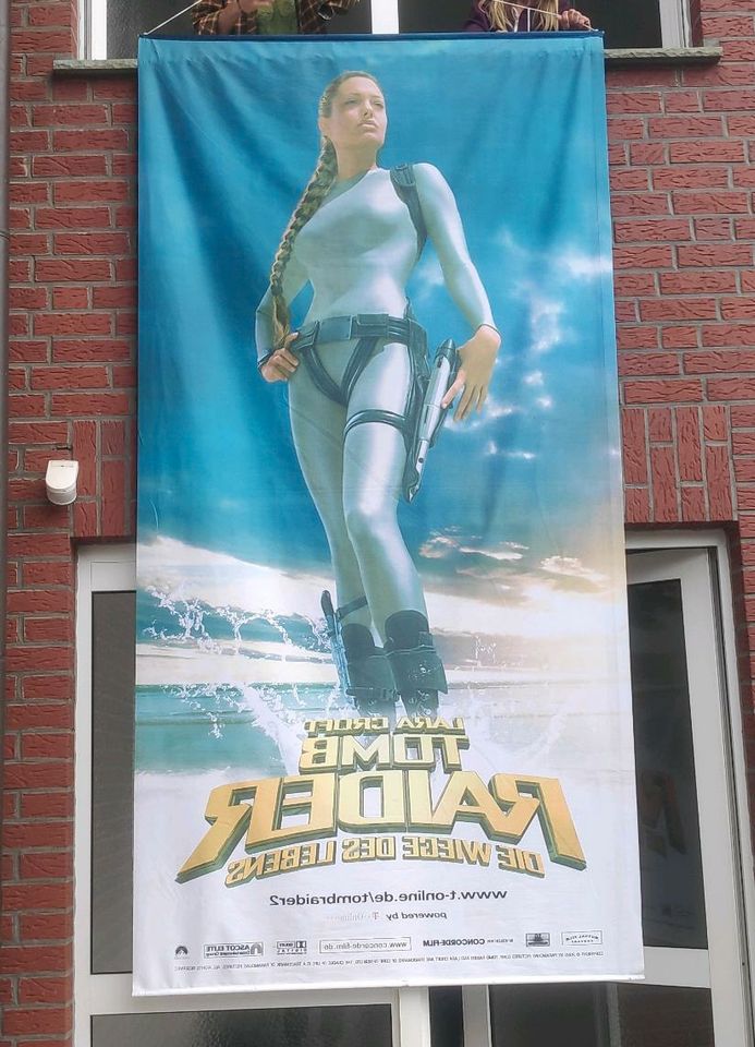 Ca. 3m lang Tomb Raider Kino Banner Lara Croft Stoff Fahne Flagge in Harsewinkel