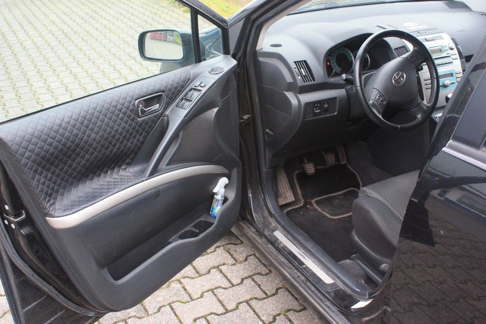 Toyota Corolla Verso 2,2, 5 Sitzer, 177 PS in Brauneberg