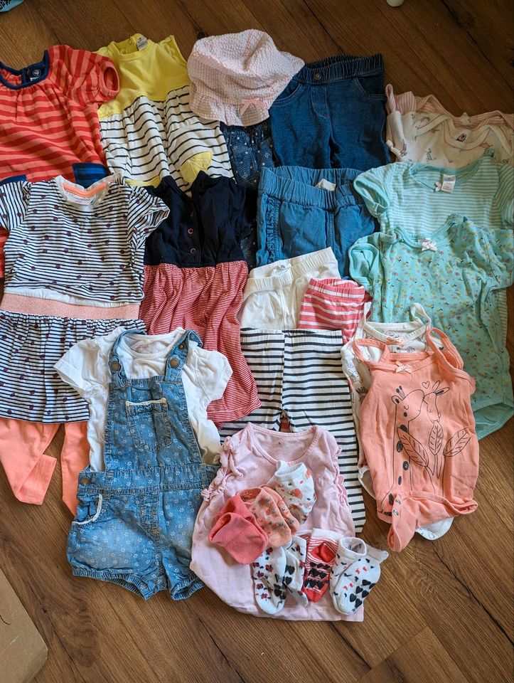 Großes Paket Babysachen für Mädchen Größe 74 für den Sommer in Schöneiche bei Berlin