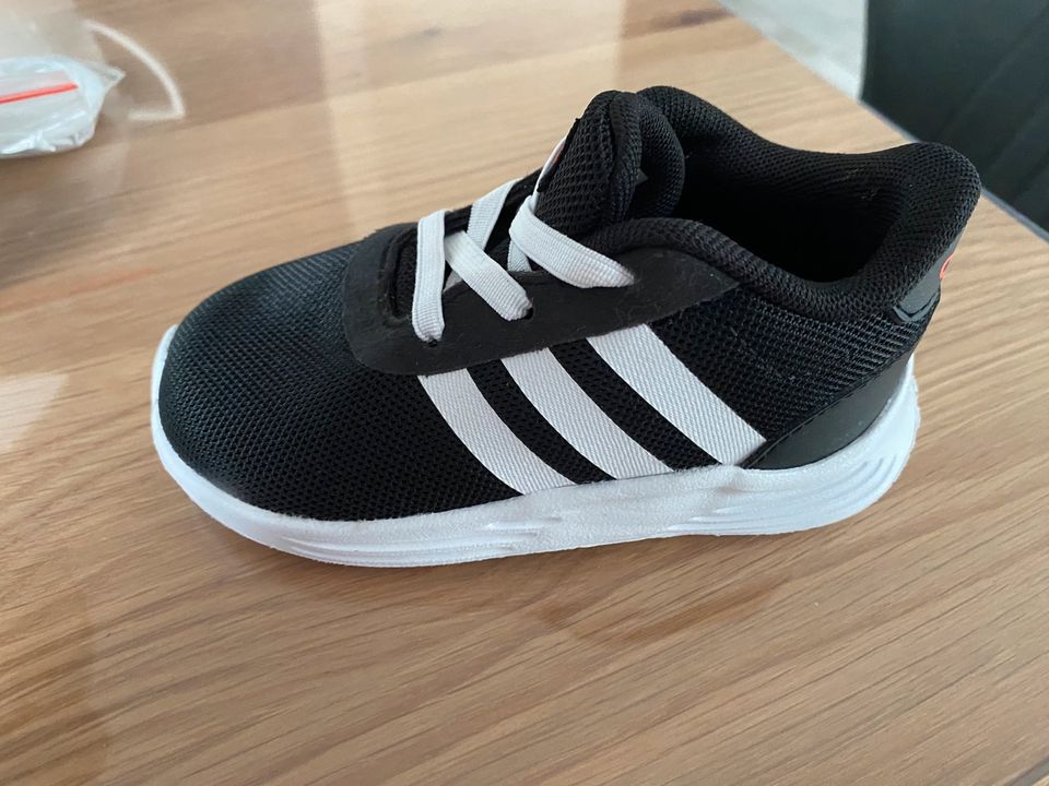 Adidas Sneaker Größe 22 (neu) in Nohfelden