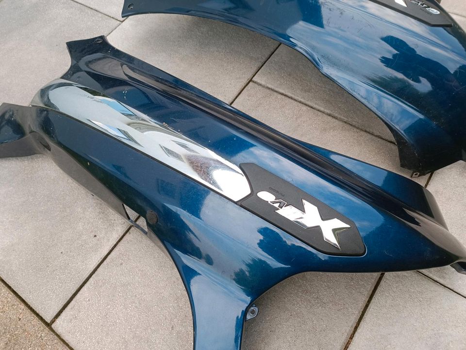 Piaggio xevo x8 Kotflügel Verkleidung blau original 125 250 400 in
