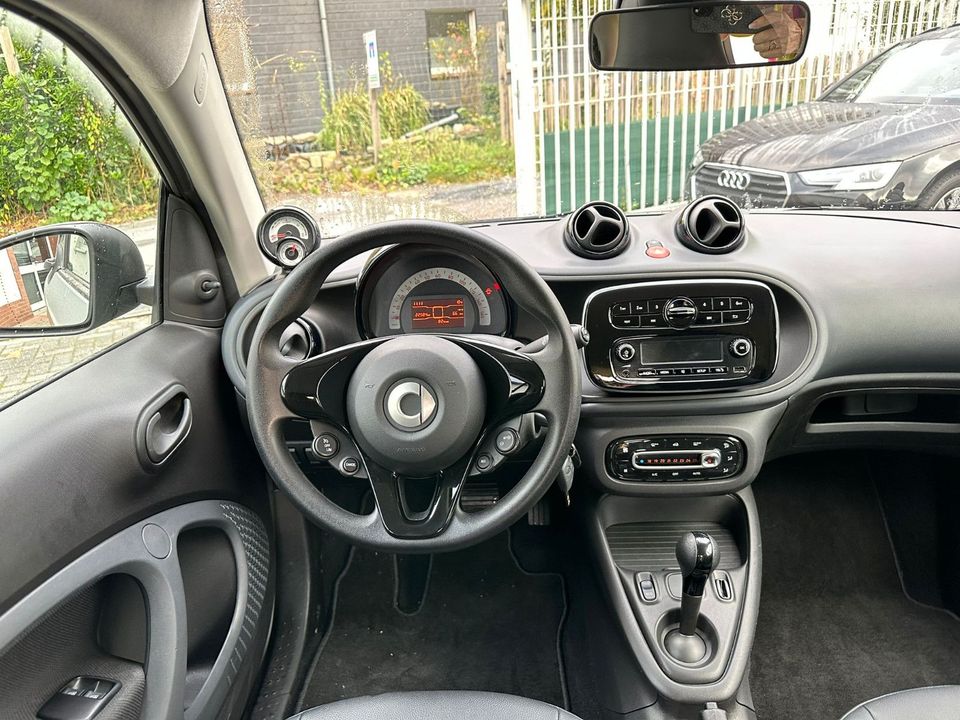 Smart ForTwo fortwo coupe electric drive / EQ AUT,SHZG in Hilden