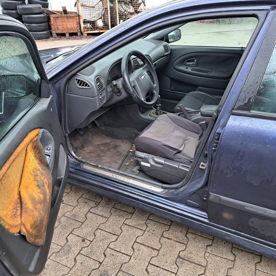 Volvo V40 M-B4184S2 G-MT5 / M5P Lack:Blau Interne Nr:(4127) in Rennerod