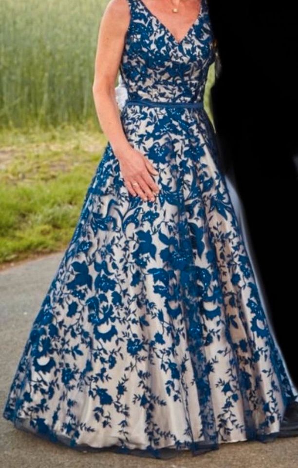 Hofstaatkleid Ballkleid Festkleid in Salzkotten