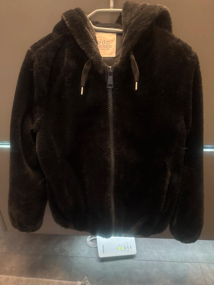 Esprit Flauschjacke mit Kaputze warm schwarz Gr. M neuwertig in Alsdorf