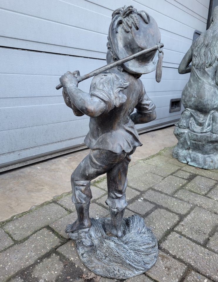Antike bronzestatue Bauer mit Dreschflegel gartenfigur statue in Brüggen