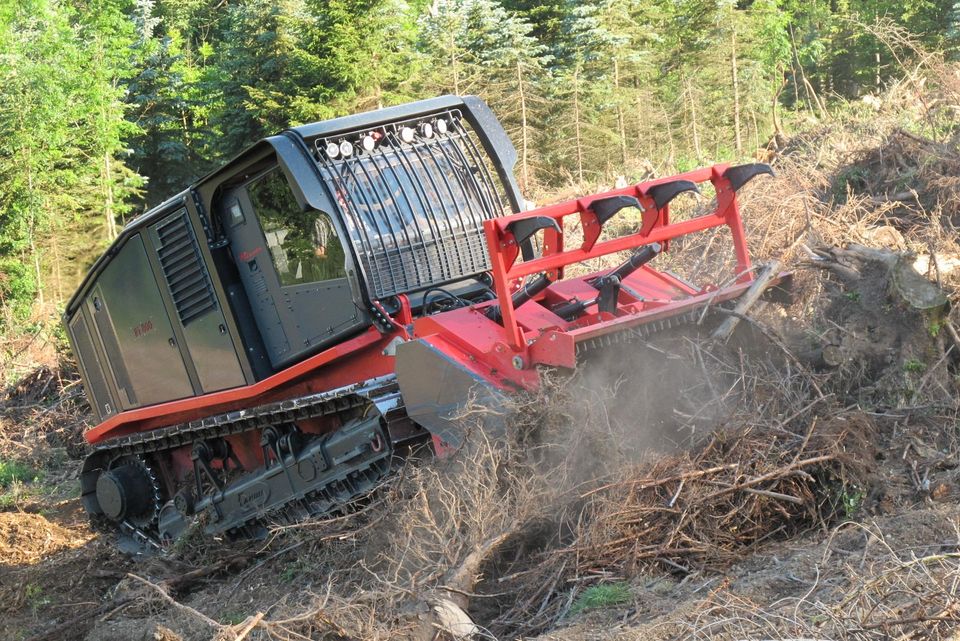 PRINOTH AHWI Raptor 800 Raupenträgerfahrzeug mit Forstmulcher in Schmallenberg