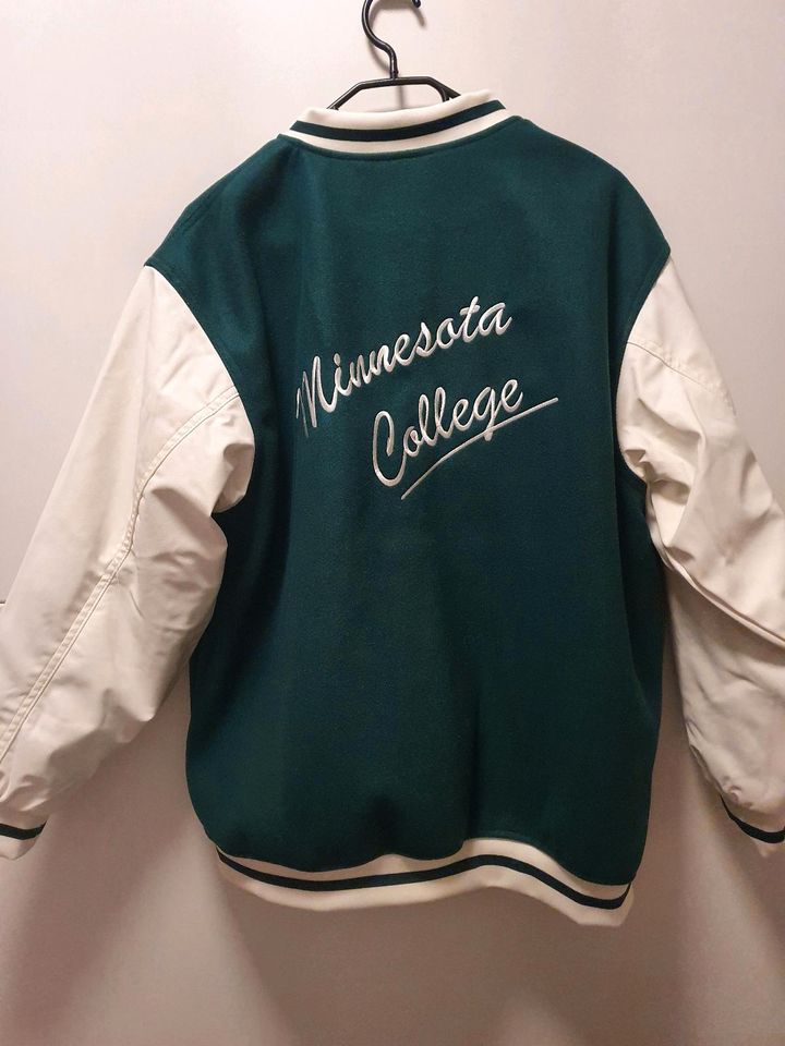 H&M Baseballjacke dunkelgrün / Minnesota Größe XL in Neubrandenburg