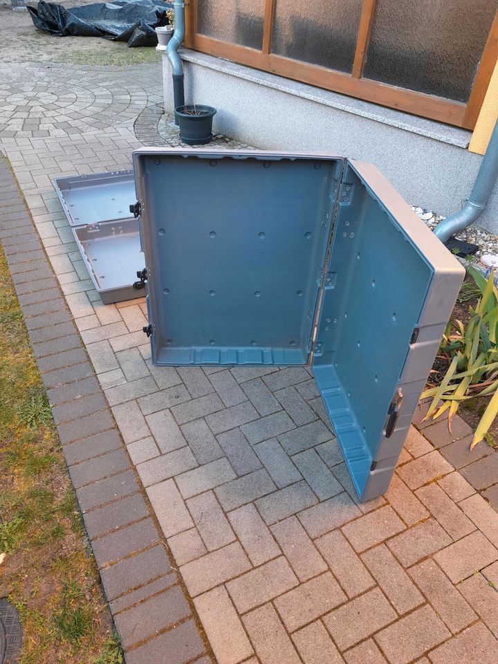 2 Hartschalenkoffer Boxen Kisten in Peitz