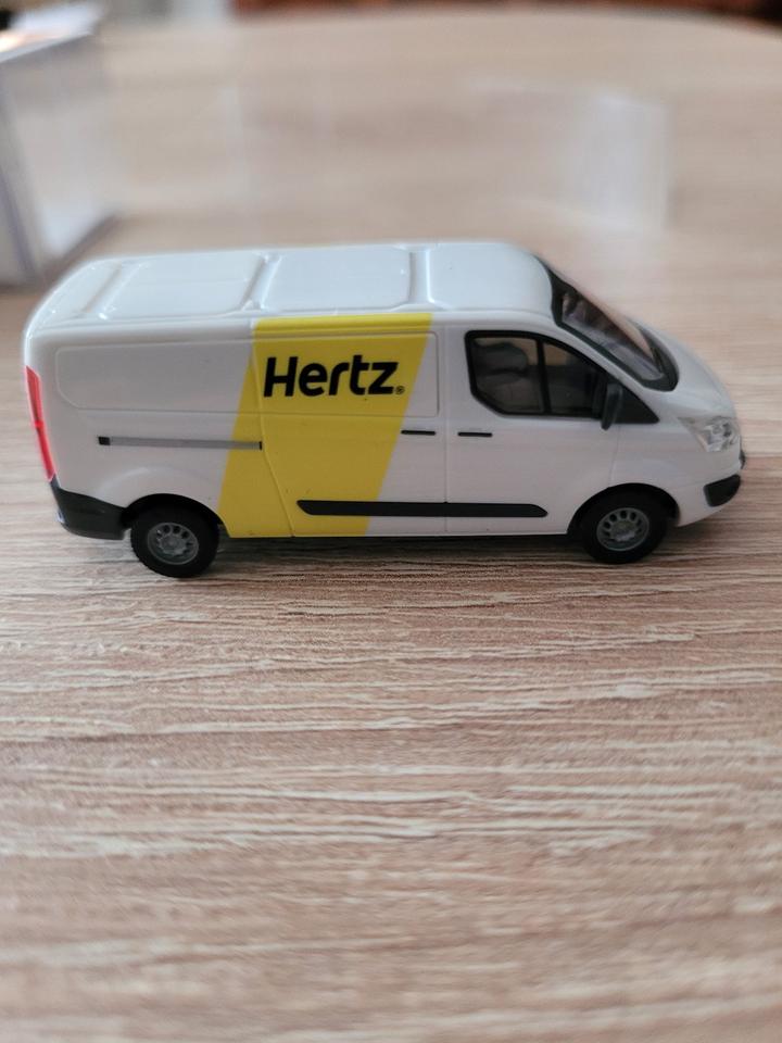 (354) HO (1:87) Ford Transit Custom Kastenwagen "Hertz" von BUSCH in Neustadt an der Weinstraße