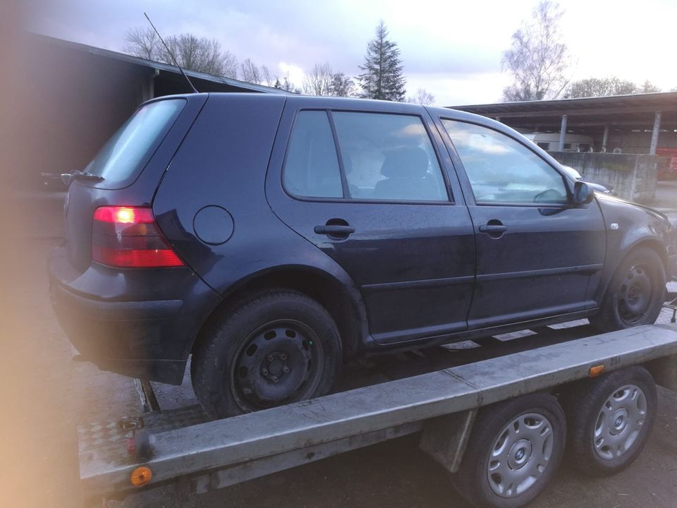 VW Golf 4 1,6. Ersatzteile Kühler, ABS Tür hinten Achse in Hannover