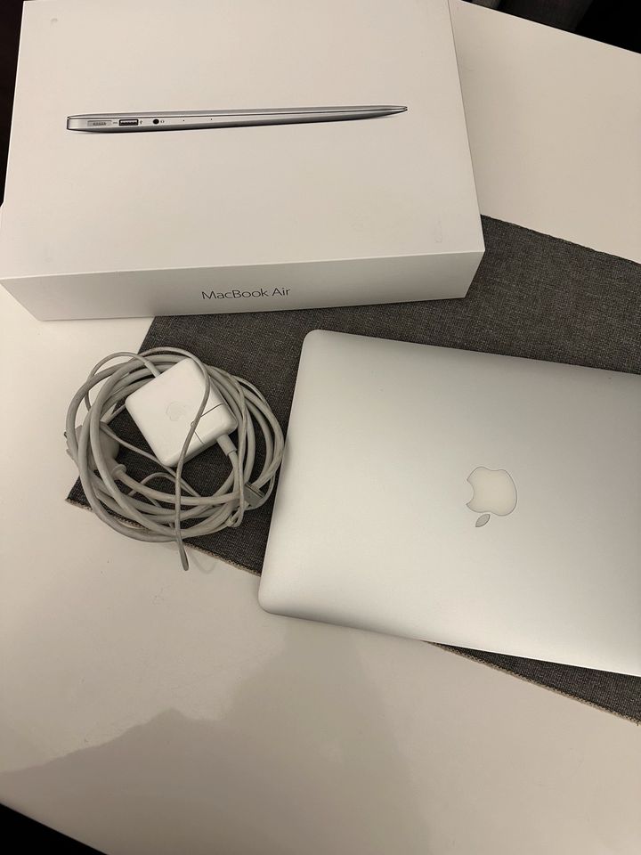 Apple MacBook Air 13 Zoll (2014), 8 GB RAM, 256 GB SSD in Magdeburg