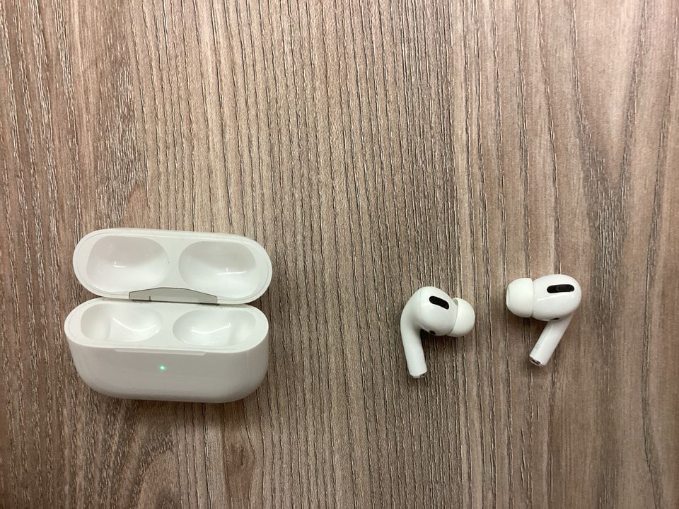 Apple AirPods Pro 1. Generation mit MagSafe Ladecase in Neuhausen