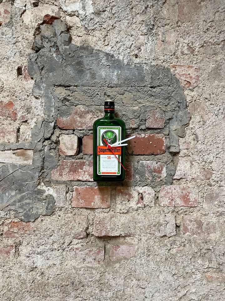 Jägermeister Uhr/Wanduhr in Freiburg im Breisgau