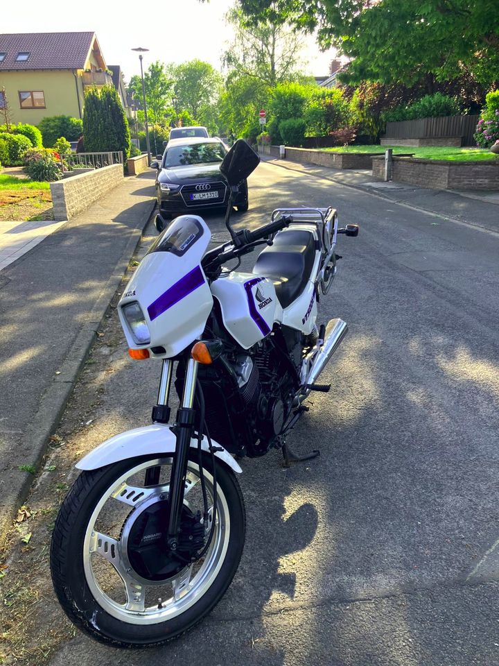 Honda VT 500 E von 1985 mit Koffersatz in Köln