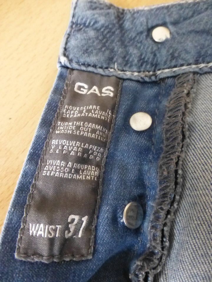 schöne italienische GAS Shorts, Used Look, W 31, TOP ! in Berlin
