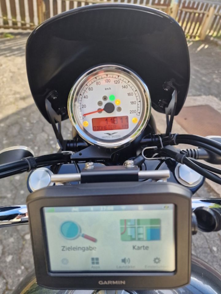 Moto Guzzi V9 Roamer mit viel Zubehör in Schenklengsfeld