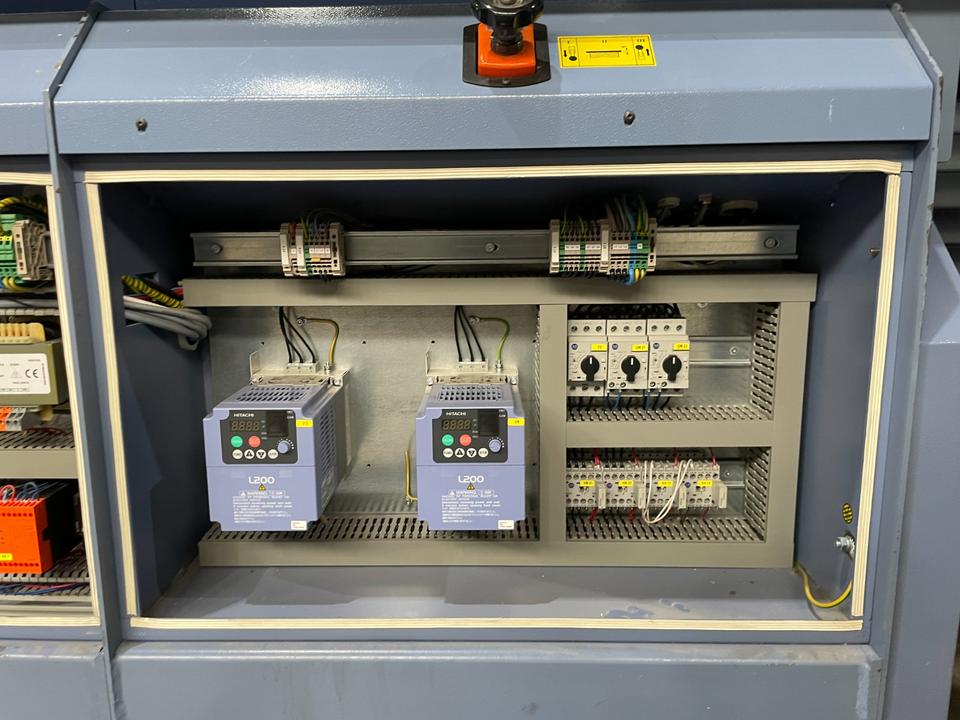 Kantenstreifenmaschine Kantenanleimmaschine Hebrock AKV 3006 DK in Kleve